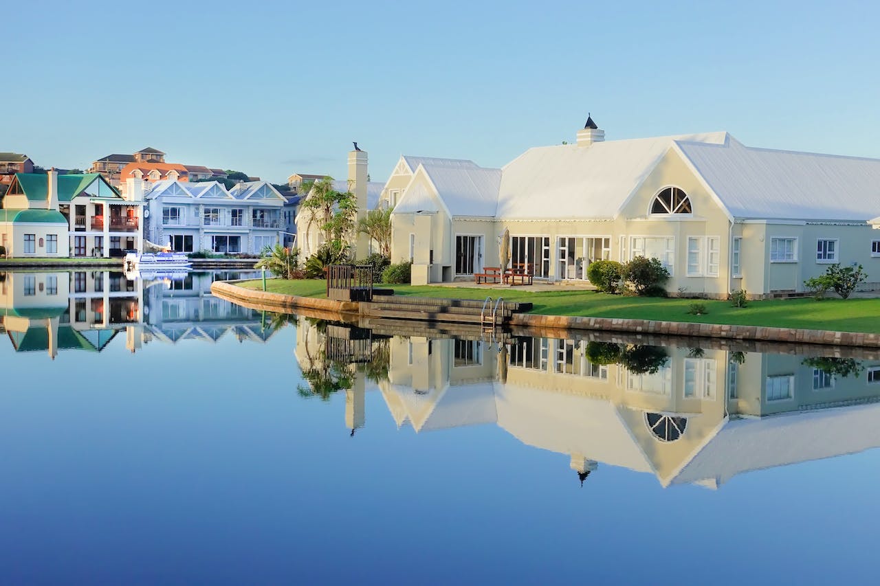18 Critical Red Flags To Look Out For When Buying A Property